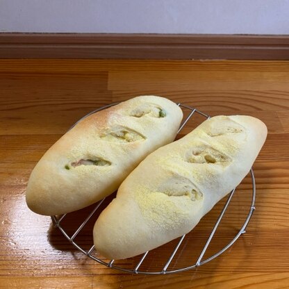 このパンを作る為にコーンミール買いました。マフィーンみたいで美味しかったです。